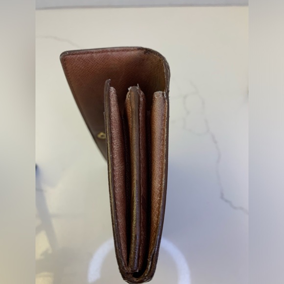 Louis Vuitton Sarah Wallet Corner wear and rubbing - Picture 7 of 11